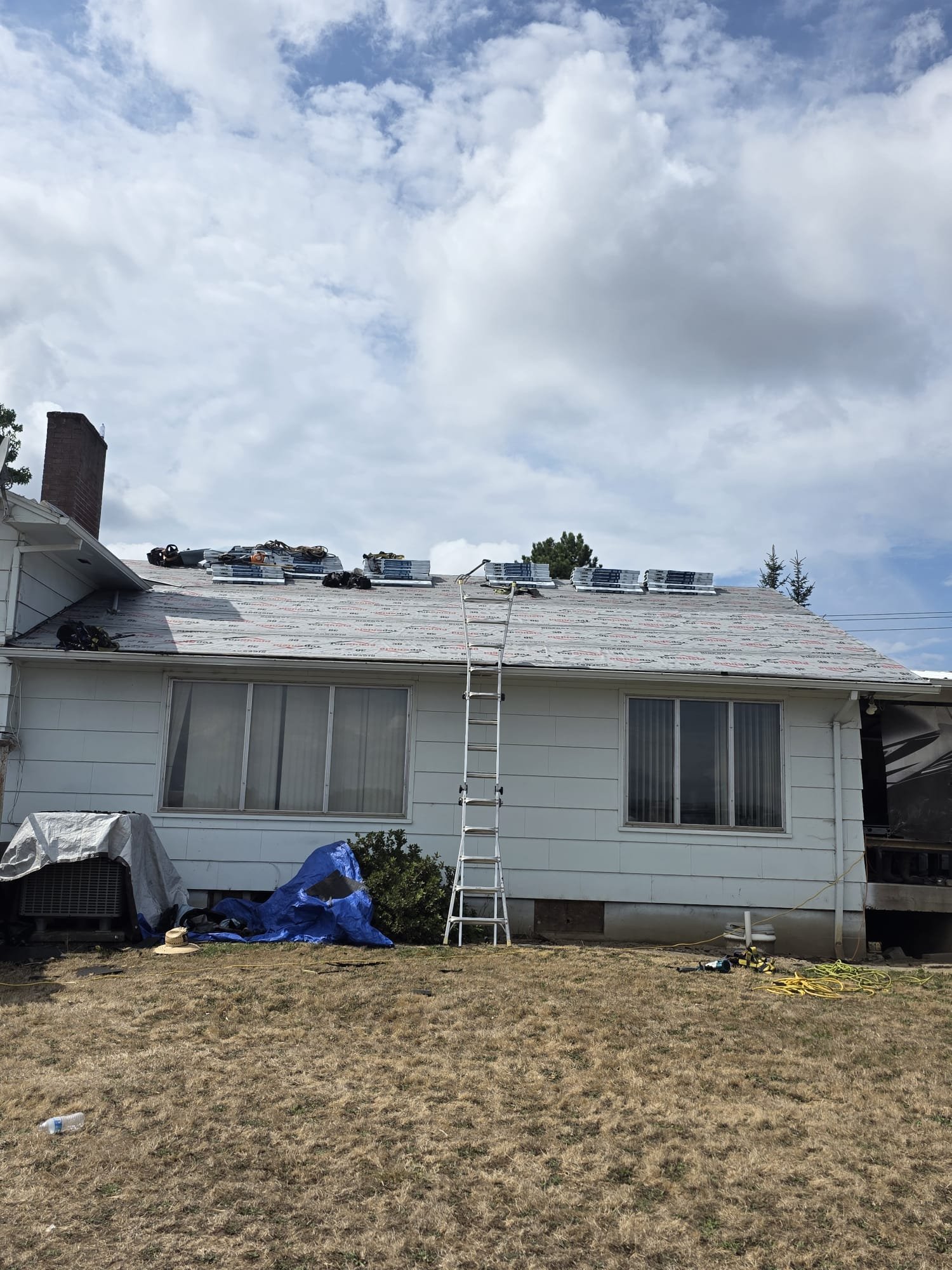 New roof construction for a Salem, Oregon custom home